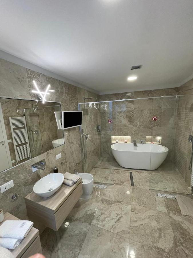 Appartamento Luxury 1 Al Duomo Di Parma Esterno foto